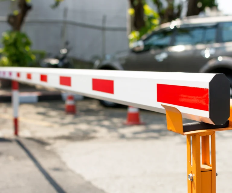 เปรียบเทียบระบบไม้กั้นรถแบบเดิมกับระบบ LPR